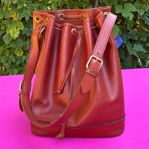 Etro Italy Pegasus Milano Rare Vintage Brown Leather Bucket Bag w/ Original Tie